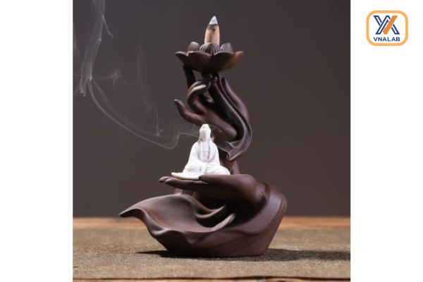 Thác khói trầm hương Phật Quan Âm