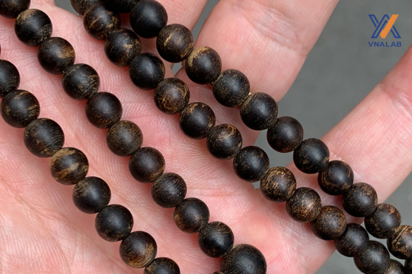 Những lưu ý khi mua vòng trầm hương chìm nước